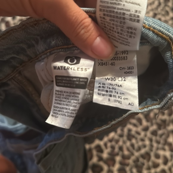 Levis - Picture 4 of 4